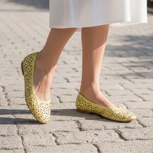 Kenneth Cole Reaction Yellow Floral Flats